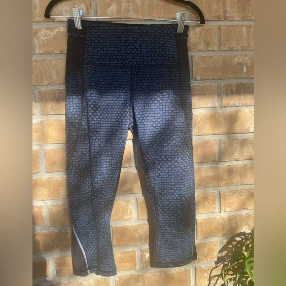 Lululemon Deep Breath Cropped Leggings, Size 4 - Picture 6 of 13